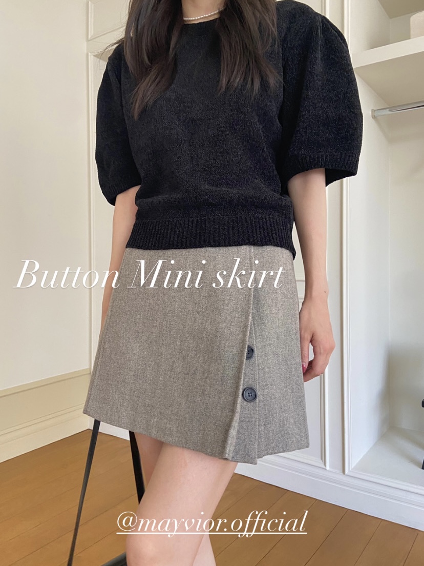 Button mini skirt